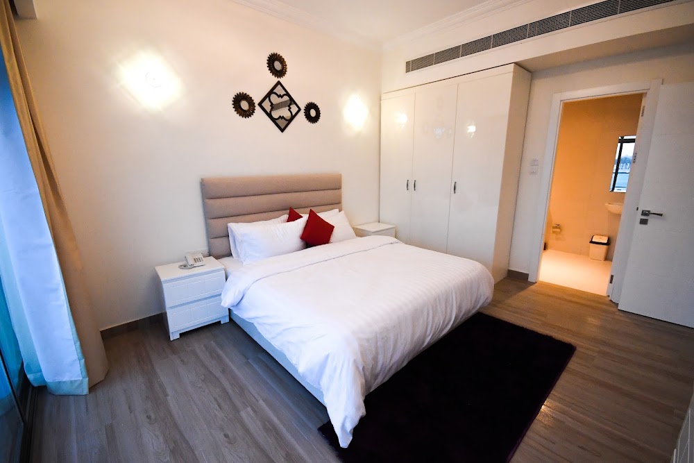 Beach Rose Tower, Seef
