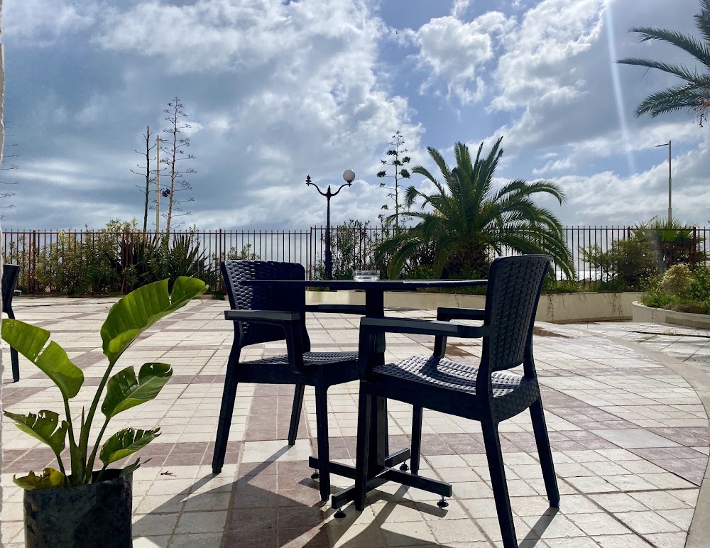 Banana Café, Carthage
