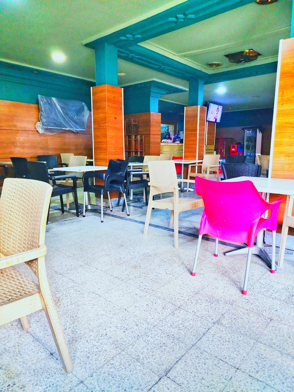 Cafe Leptis, Ennasr