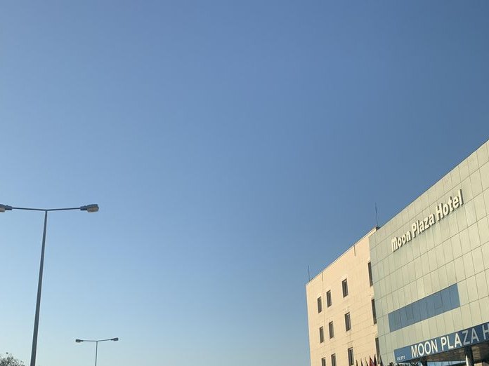 Moon Plaza Hotel, Um Al Hassam