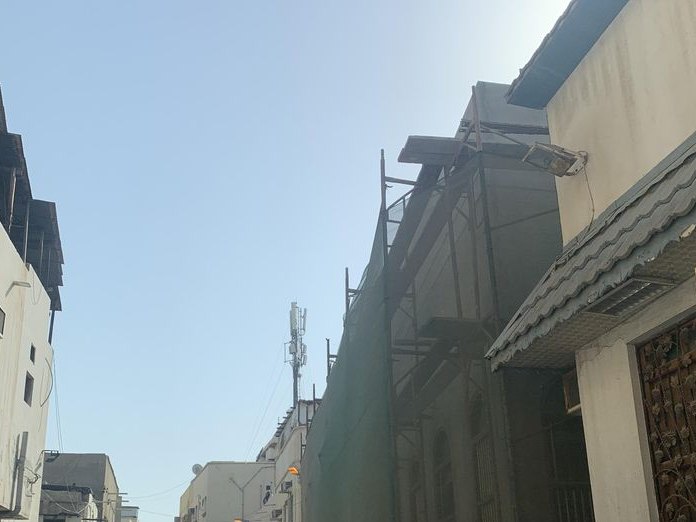 Rocky's Lounge, Al Hoora