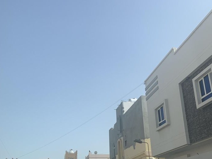 Al-Duqa Salon, مركوبان