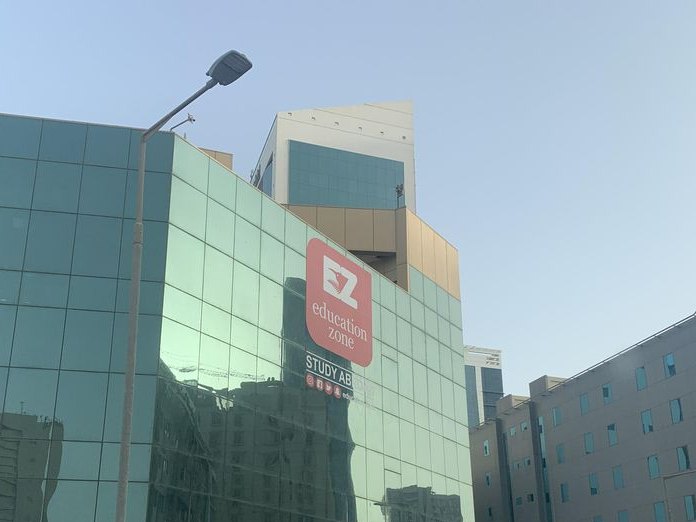 Crystal White Club, Seef