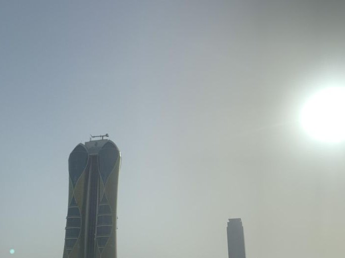 Julio's Coffee Shop, Seef