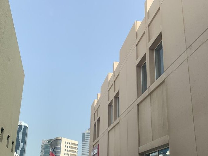 Leenaz, Seef