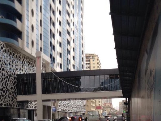 Nəlbəki, White City