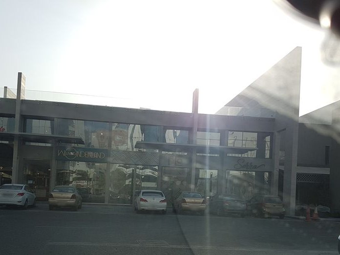 Glow Up Salon & Spa, Seef