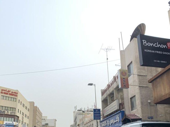 Hot Chicken, Al Hoora