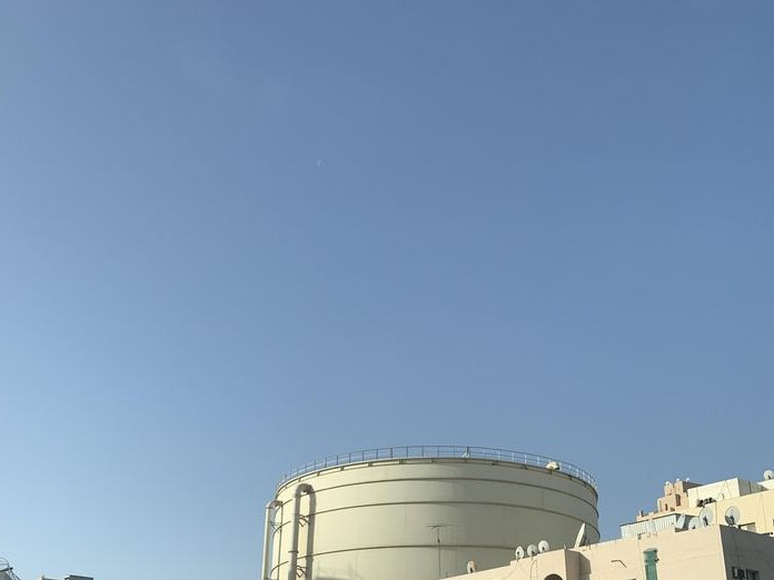 Famous Saloon, Um Al Hassam