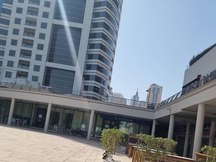 4Girls, JLT cluster Q