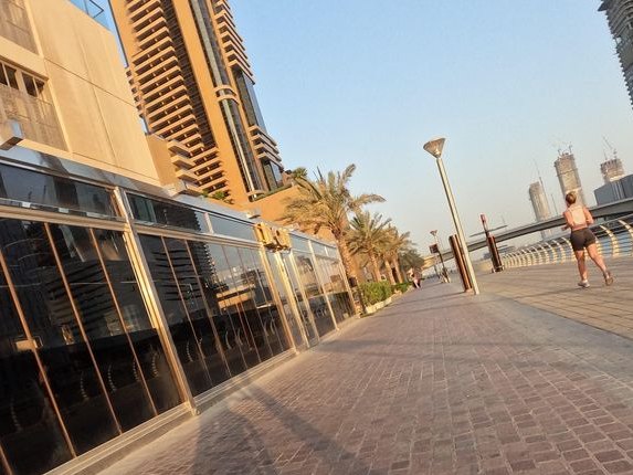 Iloli, JLT cluster Q
