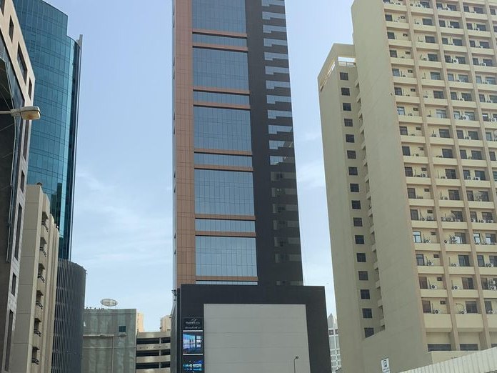 Le Chocolat, Diplomatic Area