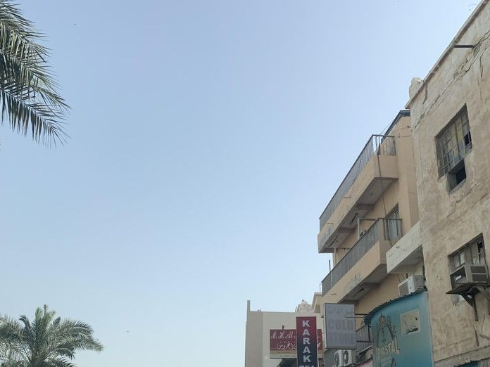 Momo, حي النعيم