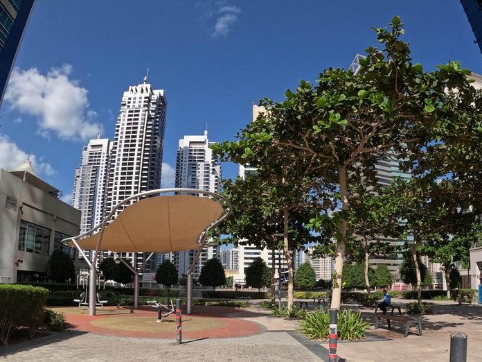 Via Vita, JLT cluster Q