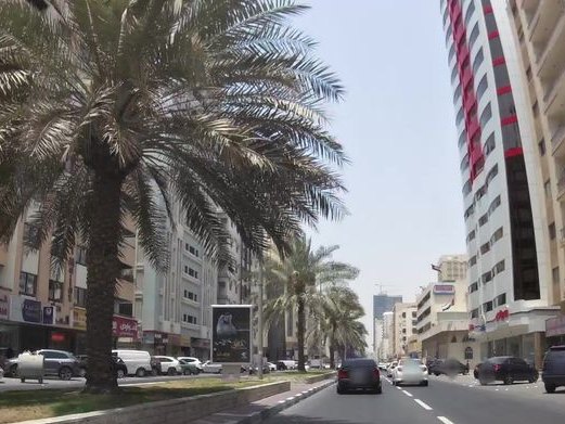 Malek Halawat Al Jebn, Al Khan