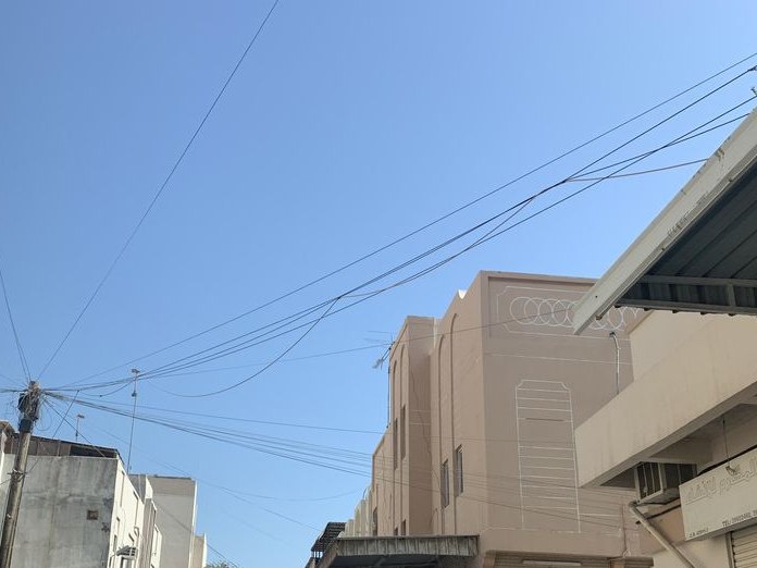 Lucky Star Saloon, Halat Al-Sletah