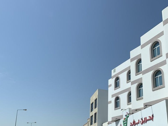 Half Moon Salon, Busaiteen