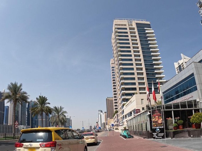 Hia Saloon, JLT cluster Q