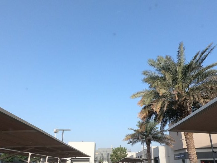 Karl Lagerfeld, Jumeirah 1