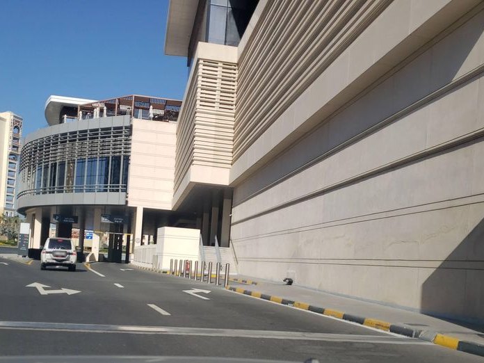 Moishi, Nakhlat Jumeira