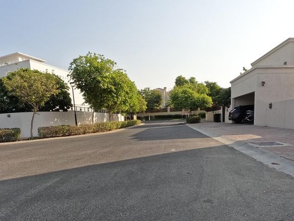 Shangri-la Hotel, Qaryat Al Beri, Abu Dhabi, The Lakes