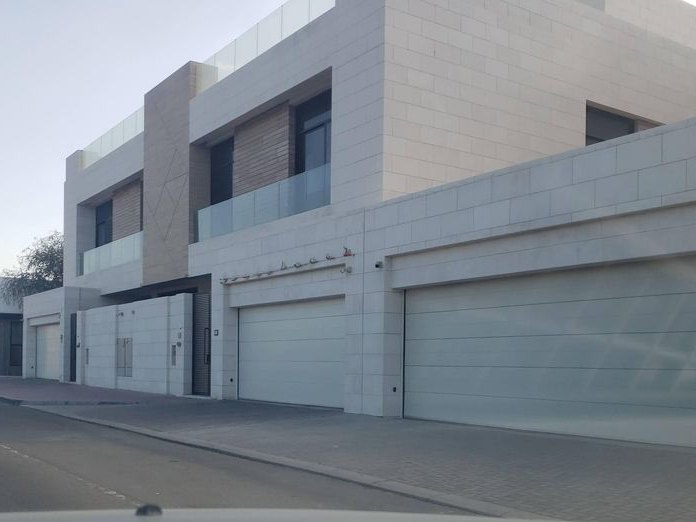 Six Seasons Hotels, Al Mankhool