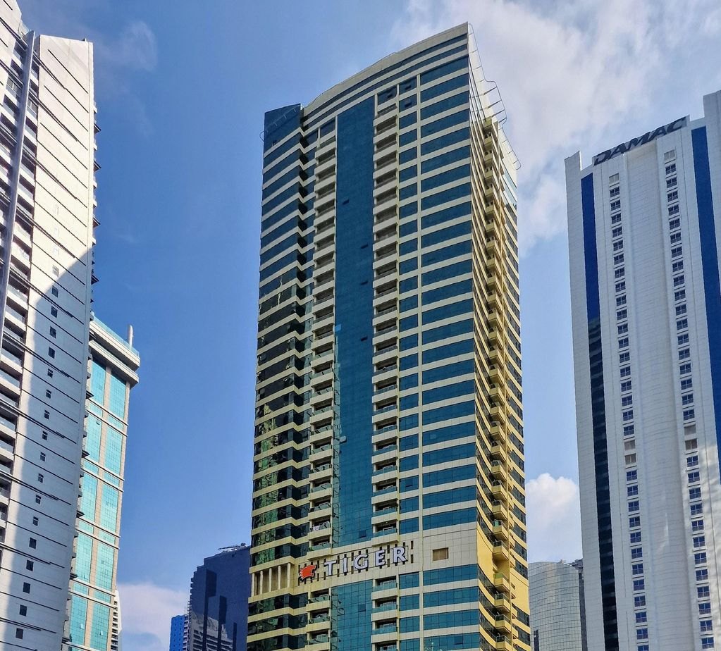 JouliArt, Jumeirah Lakes Towers