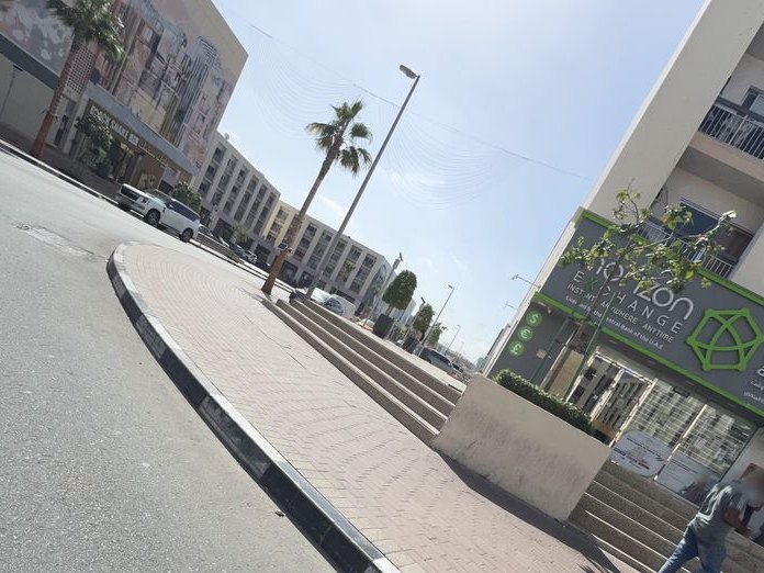 Karama Salon, Karama