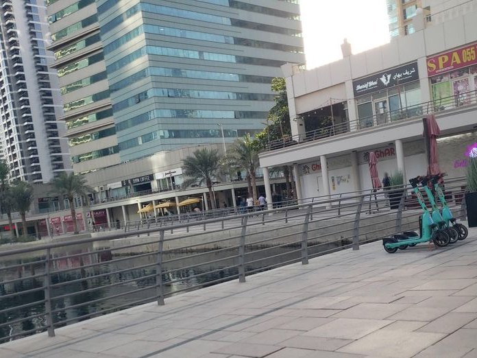 Buffalo Wings & Rings JLT, JLT cluster Q