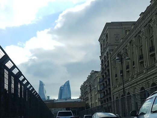 Dolce & Gabbana, İçərişəhər & Fountains Square